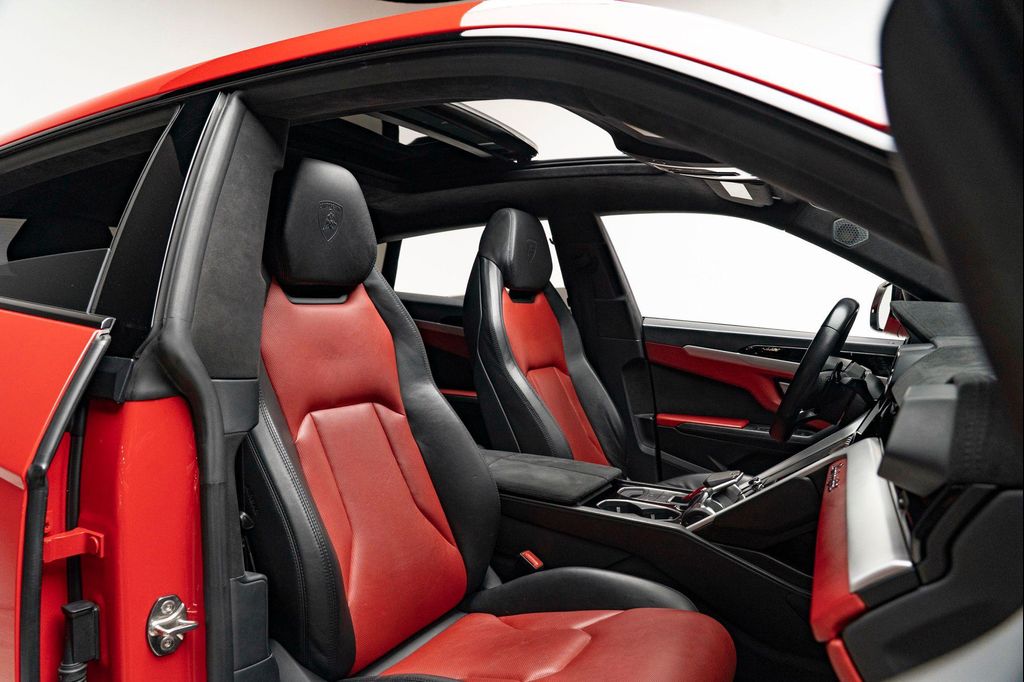 صورة 55 لـ 2020 Lamborghini URUS BASE