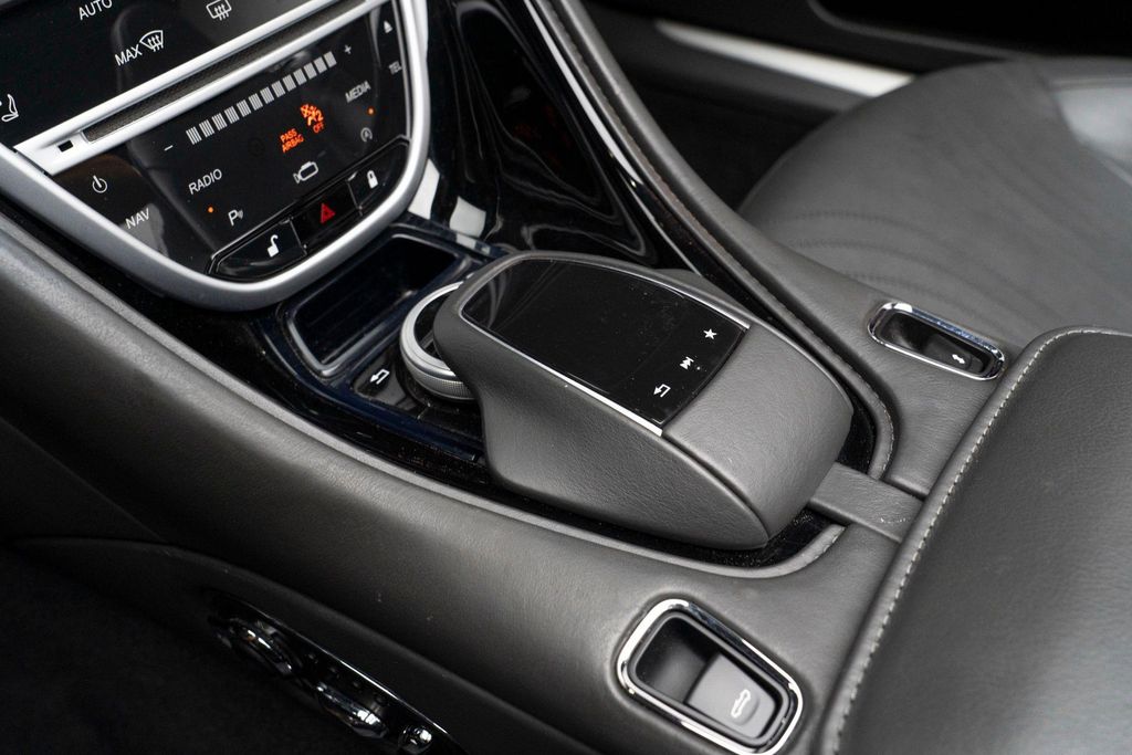 2020 Aston Martin DB11 VOLANTE 照片 32