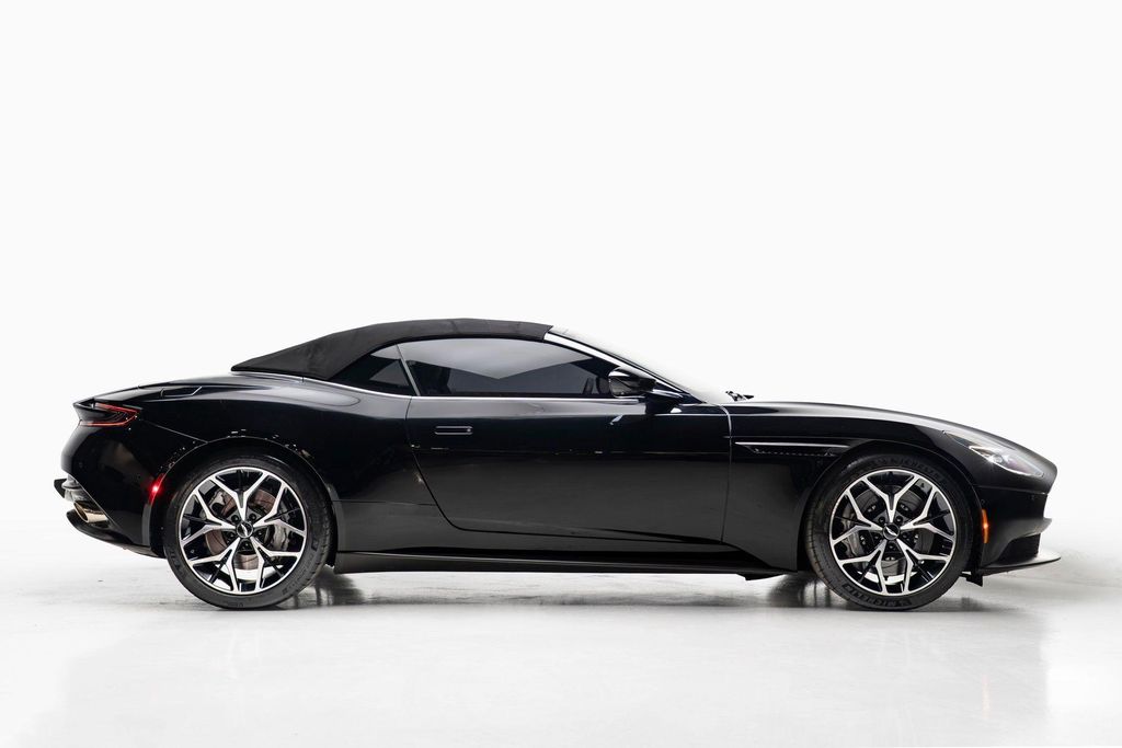 صورة 8 لـ 2020 Aston Martin DB11 VOLANTE