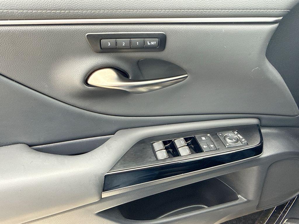 صورة مصغرة 29 لـ 2025 Lexus ES 350 BASE