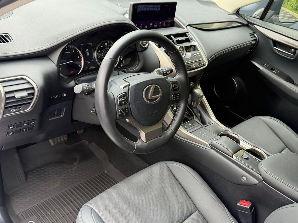 صورة 4 لـ 2020 Lexus NX 300 BASE