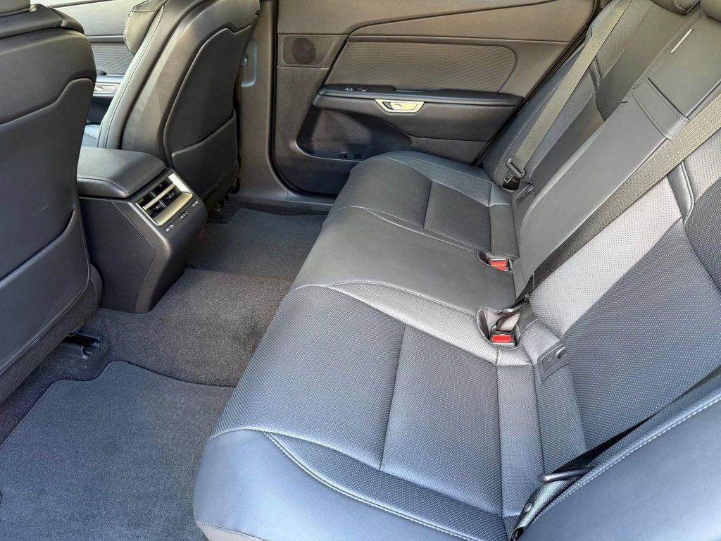 صورة مصغرة 31 لـ 2026 Lexus ES 500E PREMIUM AWD