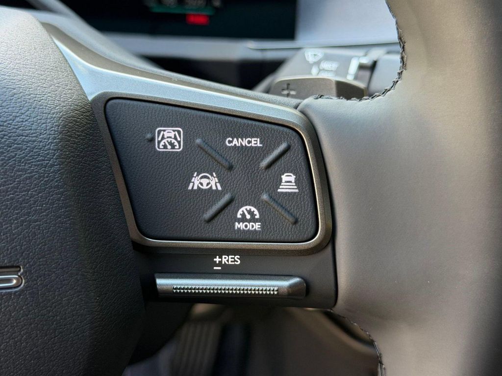 صورة مصغرة 17 لـ 2026 Lexus ES 500E PREMIUM AWD