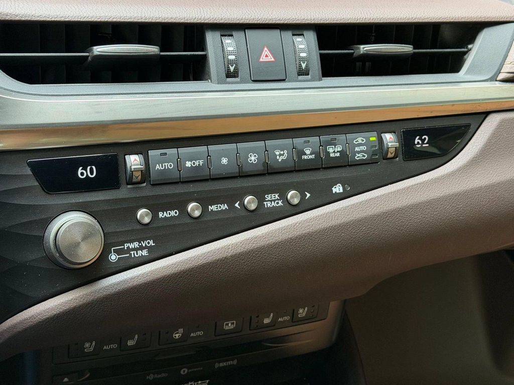 2021 Lexus ES 300H ULTRA LUXURY — фото 35