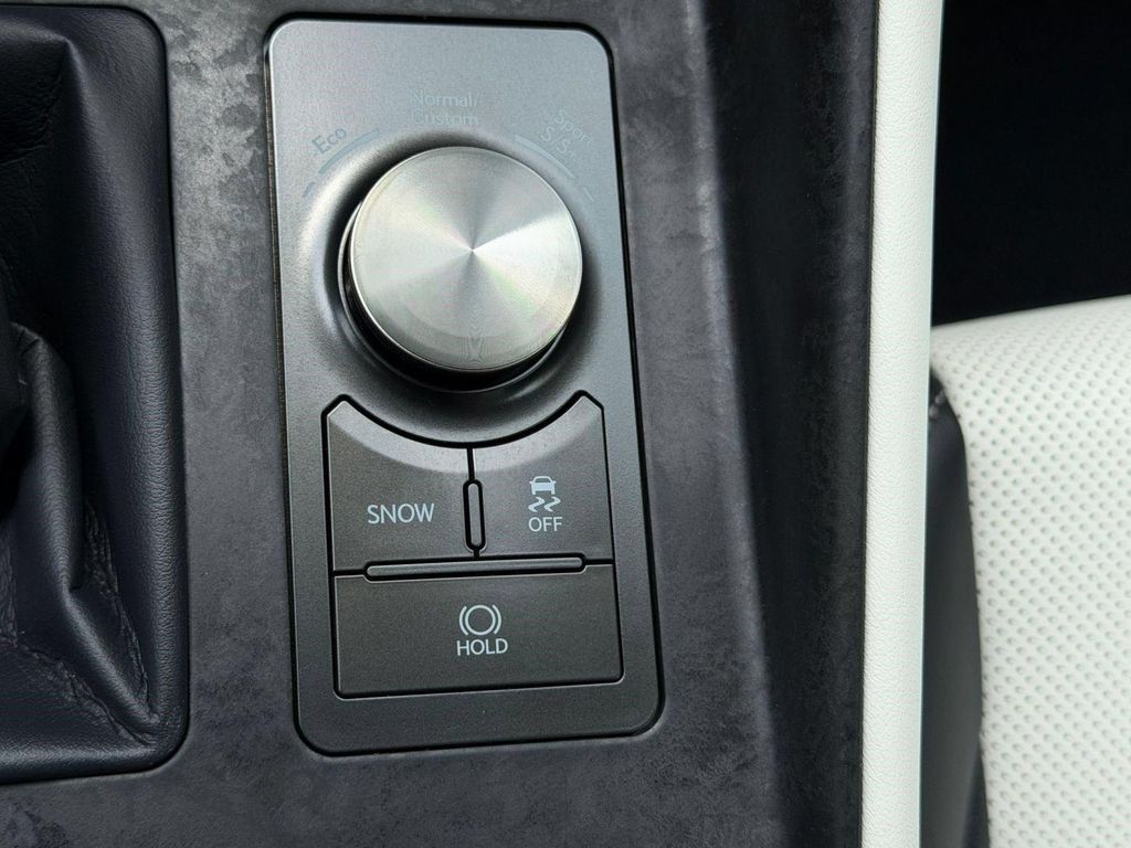 2026 Lexus IS 350 BASE — миниатюра 32