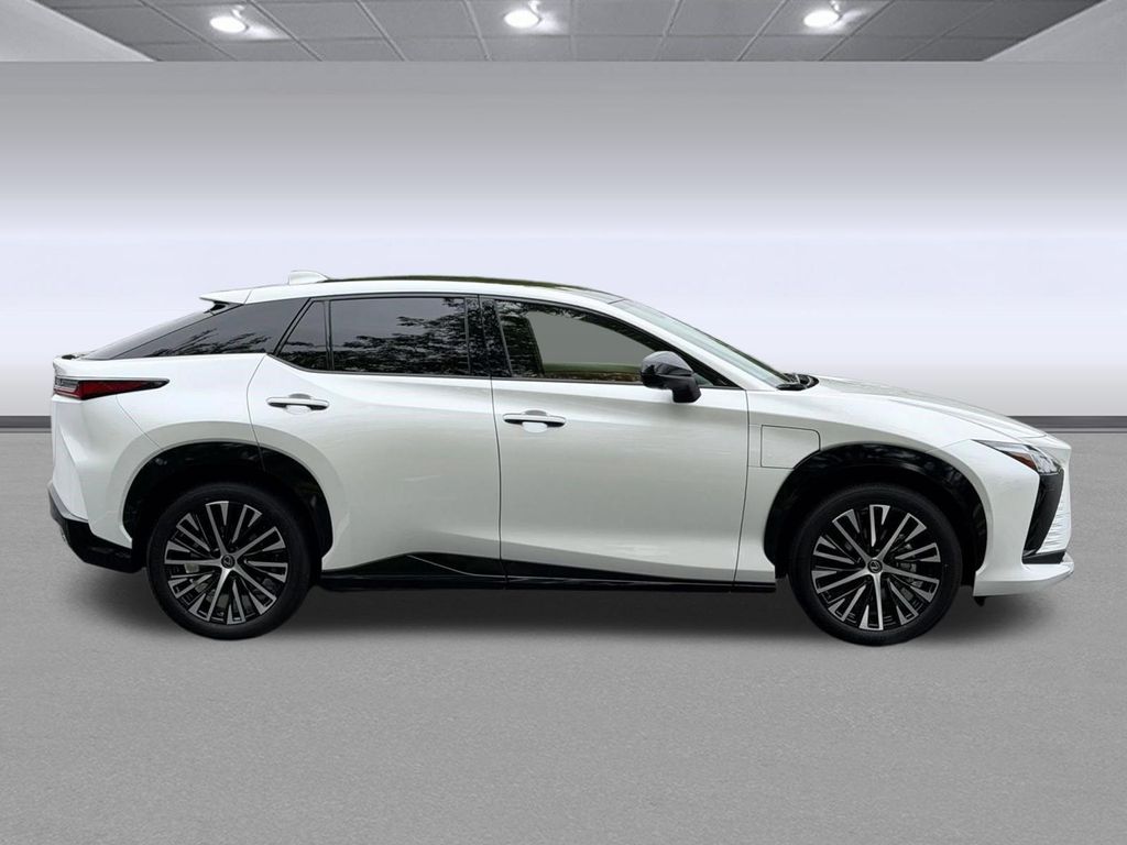 صورة 8 لـ 2026 Lexus RZ 350E PREMIUM