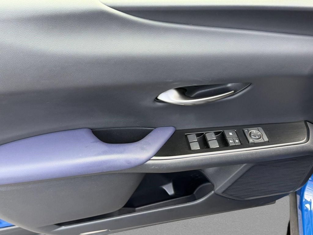 2021 Lexus UX 250H BASE 照片 14