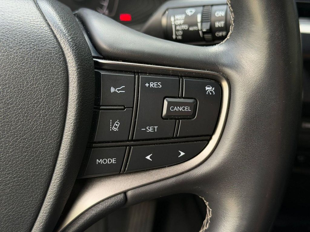 2021 Lexus UX 250H BASE 照片 17