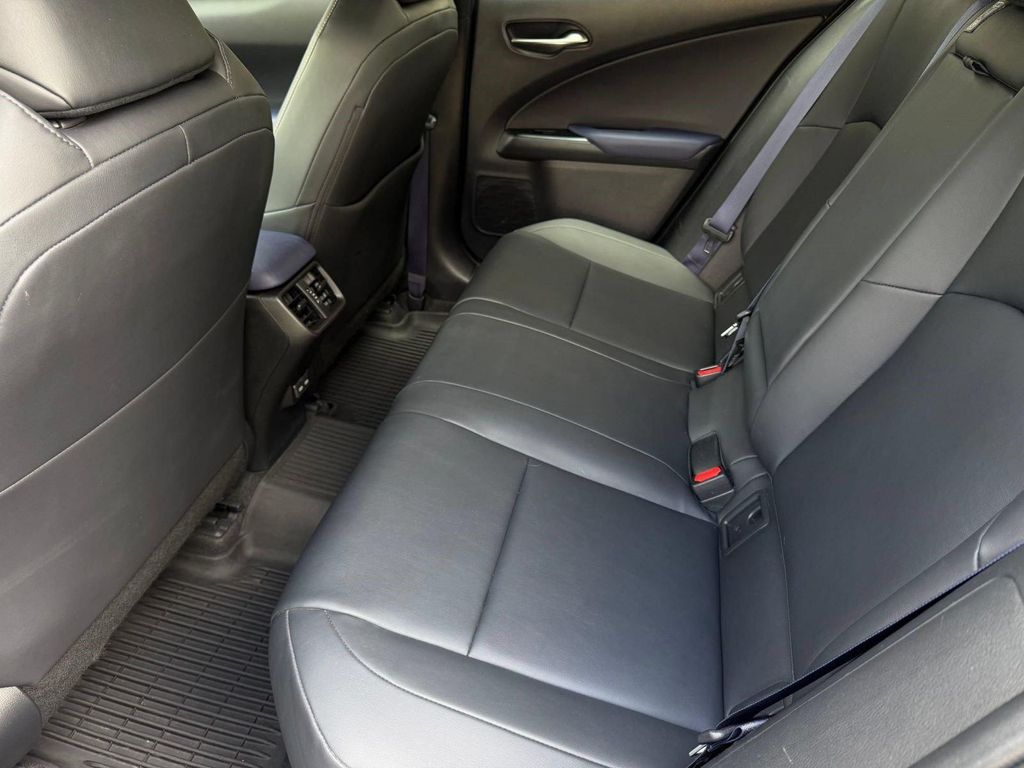 2021 Lexus UX 250H BASE 照片 28