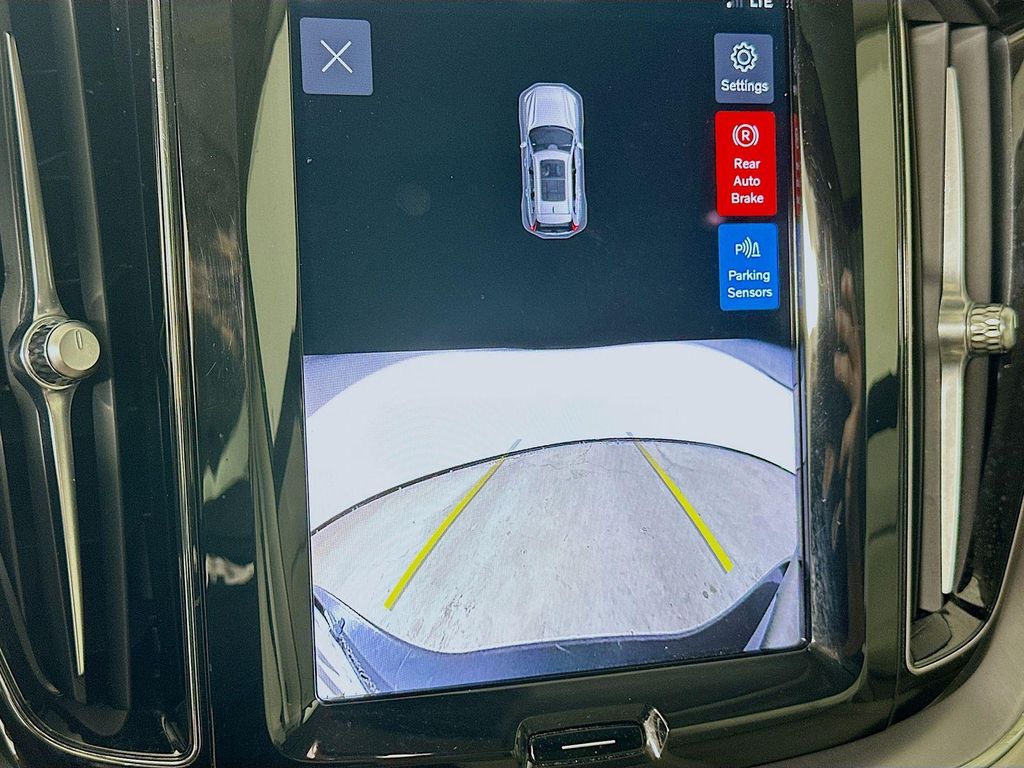 2024 Volvo XC60 RECHARGE PLUG-IN HYBRID T8 CORE DARK THEME — миниатюра 24