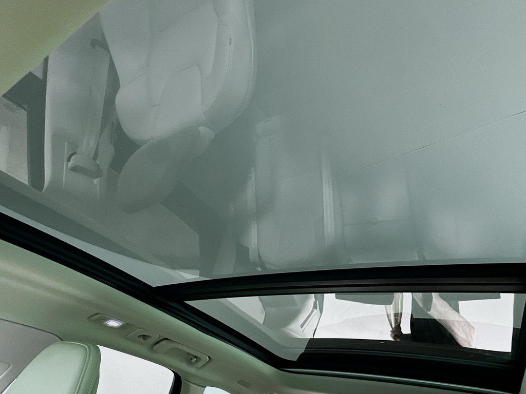 2024 Volvo XC60 RECHARGE PLUG-IN HYBRID T8 CORE DARK THEME — миниатюра 28