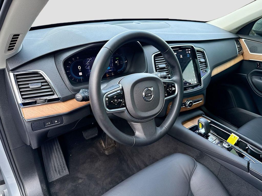 2025 Volvo XC90 PLUG-IN HYBRID PLUS — фото 9