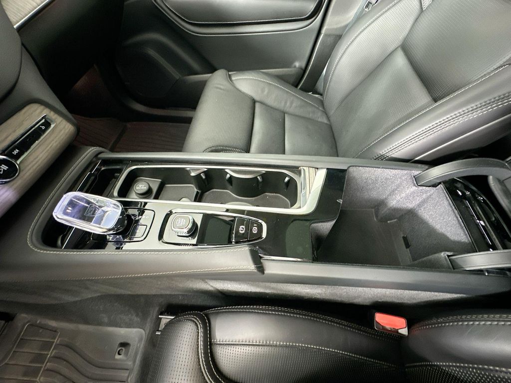 صورة مصغرة 29 لـ 2024 Volvo XC90 B6 ULTIMATE BRIGHT THEME 7-SEATER
