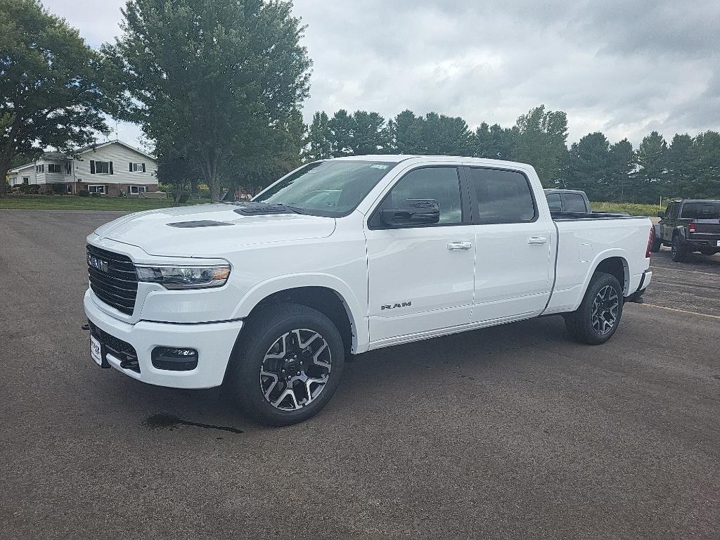 2027 RAM 1500 LARAMIE 照片 1