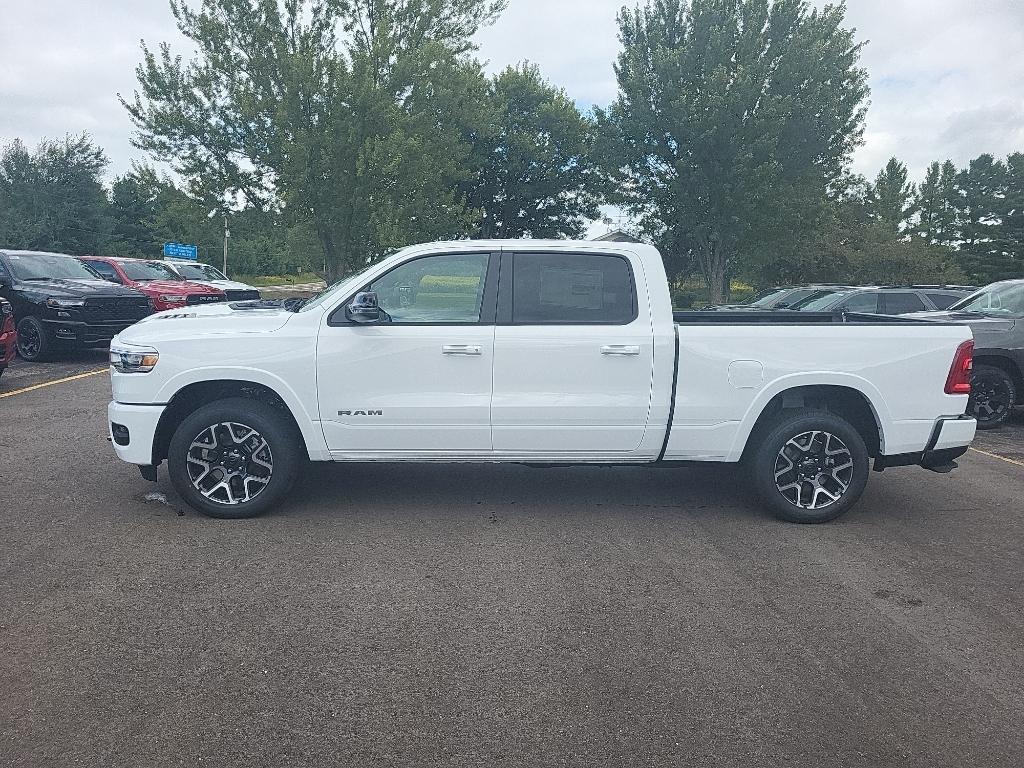 2027 RAM 1500 LARAMIE 照片 2