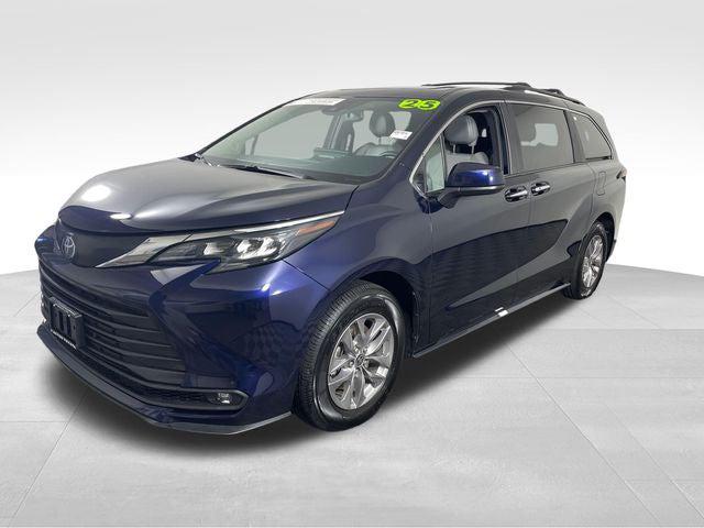 TOYOTA SIENNA - 2