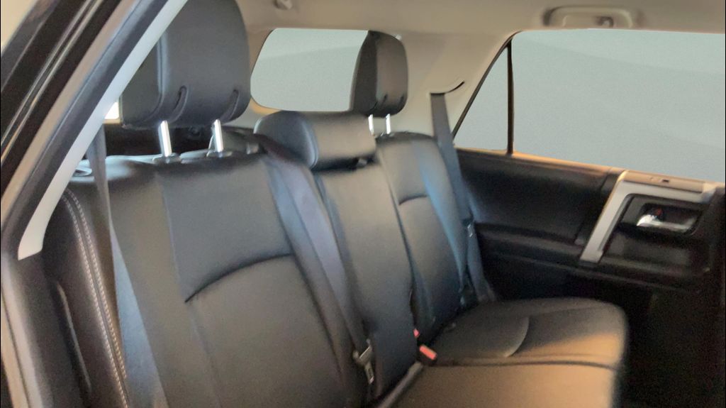 صورة مصغرة 32 لـ 2024 Toyota 4RUNNER TRD SPORT