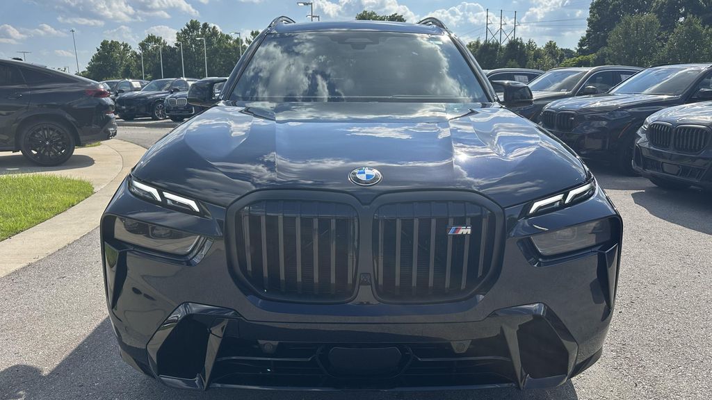 صورة مصغرة 3 لـ 2027 BMW X7 M60I