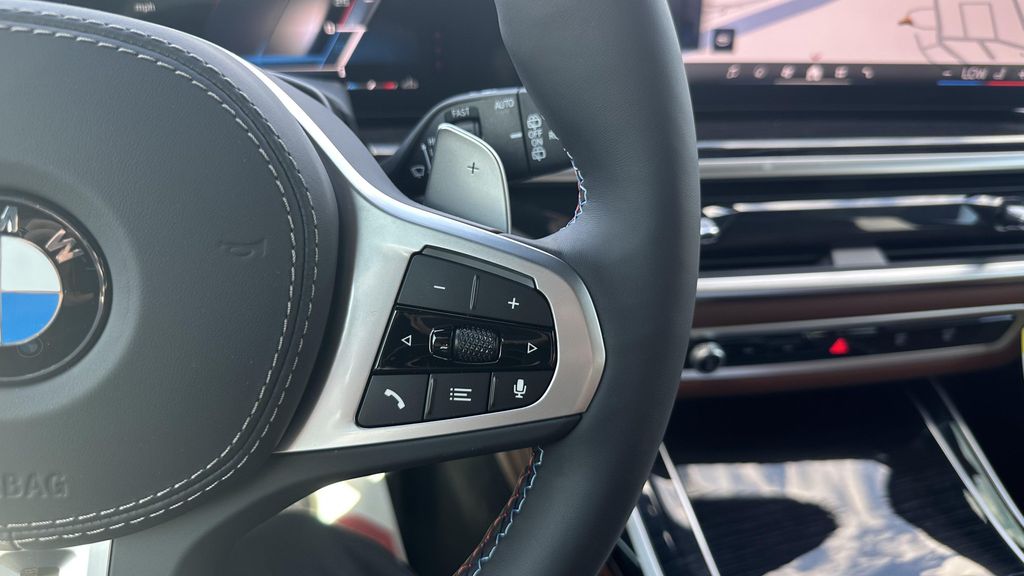 صورة مصغرة 19 لـ 2027 BMW X7 M60I