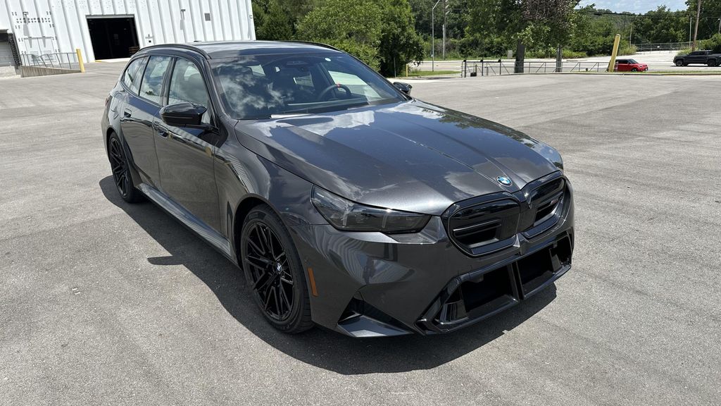 2027 BMW M5 BASE 照片 2