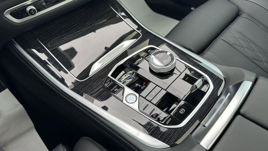 2026 BMW X5 M60I thumbnail 24