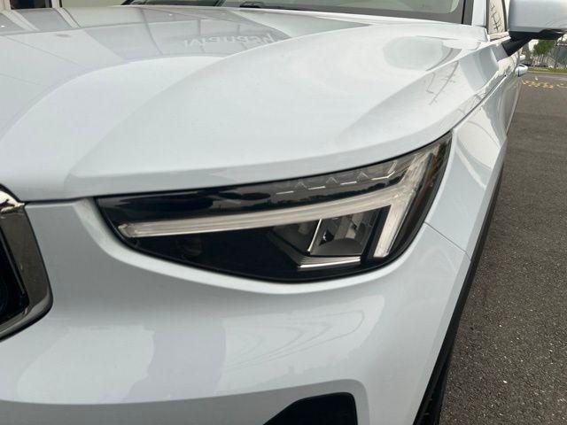 2025 Volvo XC40 B5 CORE BRIGHT THEME — фото 8