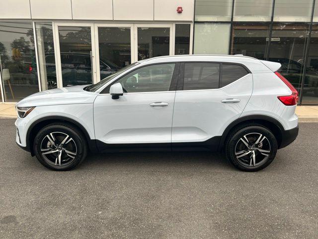 2025 Volvo XC40 B5 CORE BRIGHT THEME — фото 2
