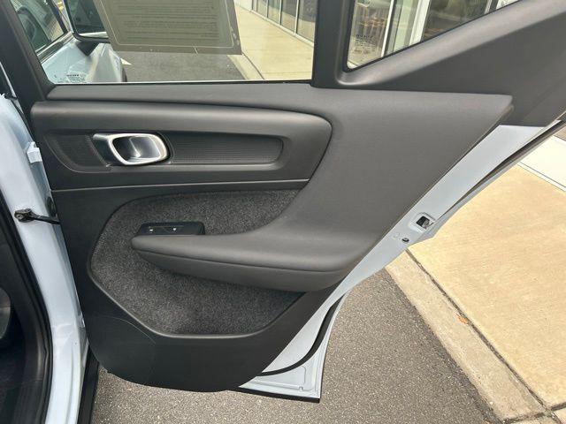 صورة مصغرة 12 لـ 2025 Volvo XC40 B5 CORE BRIGHT THEME