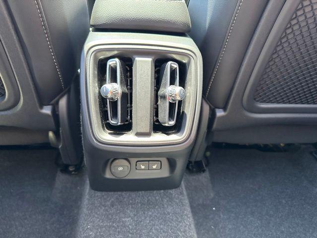 2025 Volvo XC40 B5 CORE BRIGHT THEME — миниатюра 17