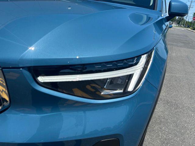 2025 Volvo XC40 B5 CORE BRIGHT THEME — фото 8