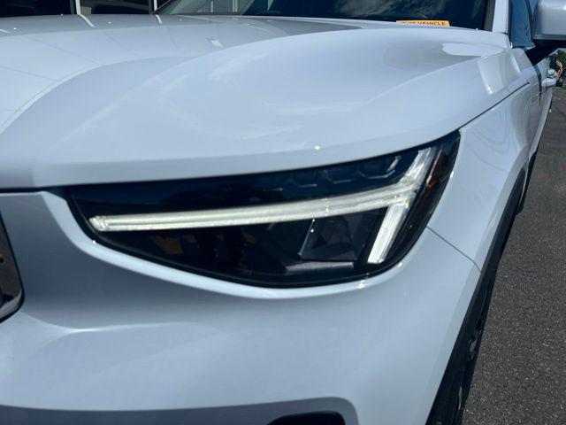2025 VOLVO XC40 B5 CORE BRIGHT THEME photo 8