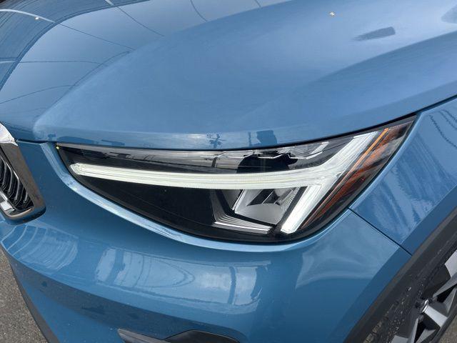 2025 Volvo XC40 B5 PLUS BRIGHT THEME — фото 8