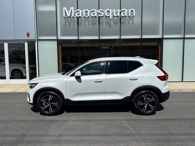 2025 VOLVO XC40 B5 CORE BRIGHT THEME photo 2