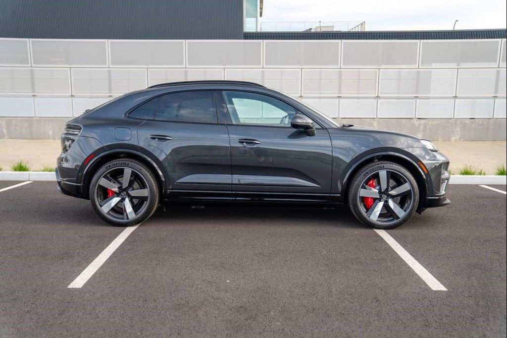 2026 Porsche MACAN MACAN ELECTRIC TURBO — фото 8