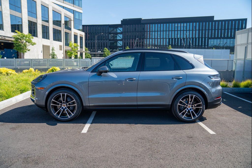 2026 Porsche CAYENNE 照片 2
