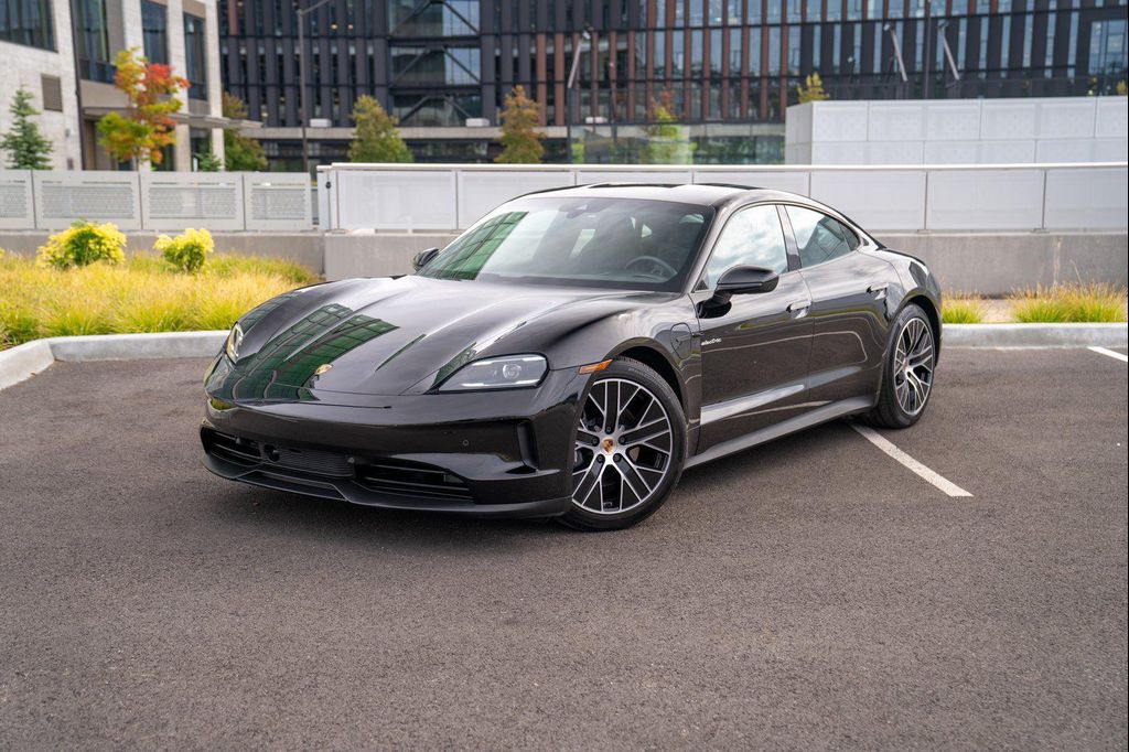 صورة 1 لـ 2025 Porsche TAYCAN RWD