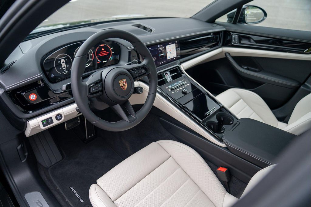 صورة 4 لـ 2026 Porsche PANAMERA 4