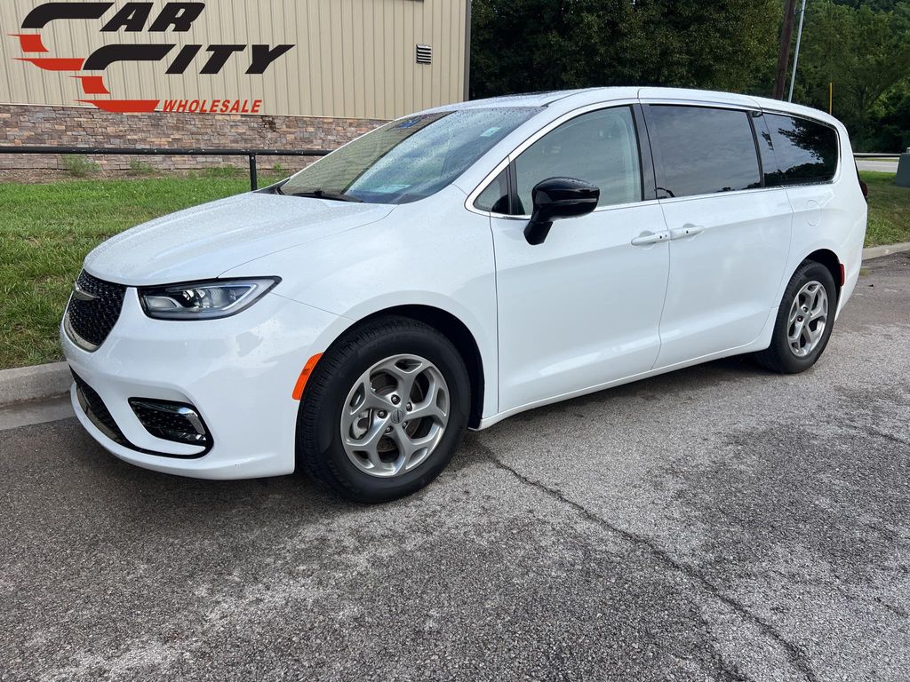 Used 2024 Chrysler Pacifica Limited