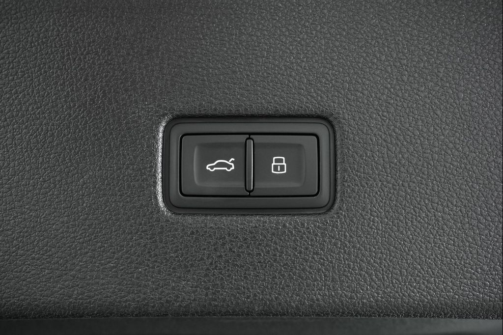 صورة مصغرة 93 لـ 2024 AUDI RS Q8 4.0T
