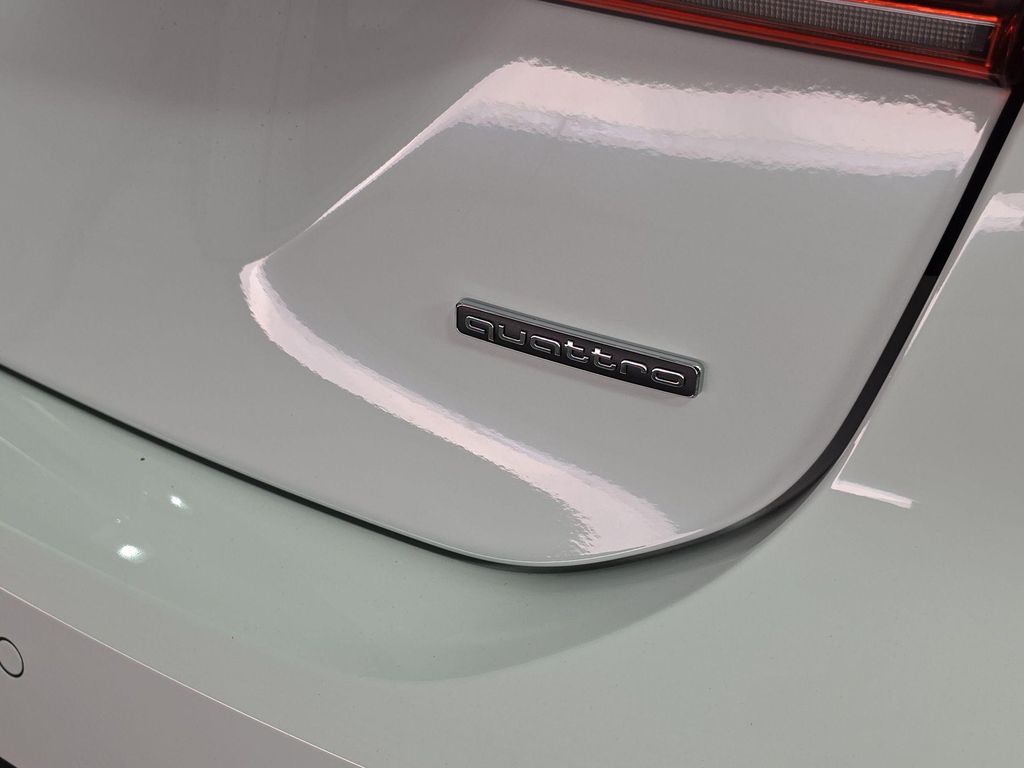 صورة 9 لـ 2026 AUDI A5 PREMIUM PLUS TFSI QUATTRO S TRONIC