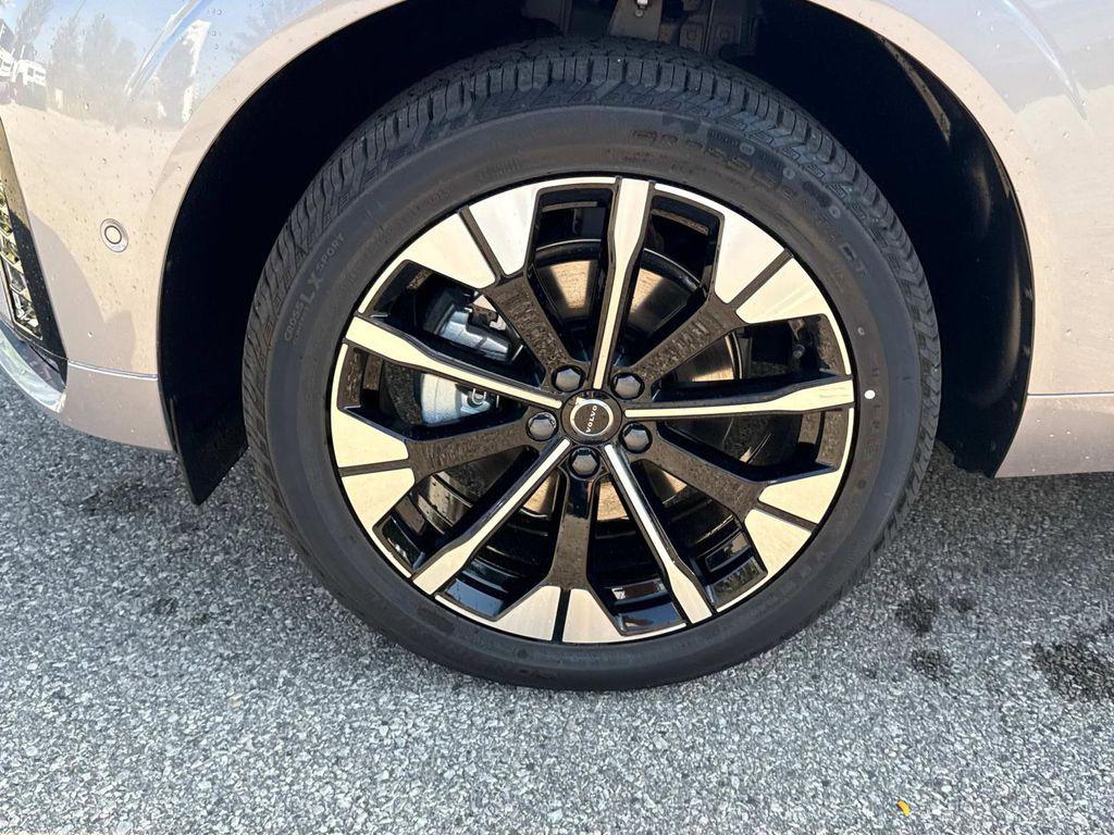 2026 Volvo XC60 B5 PLUS — фото 10