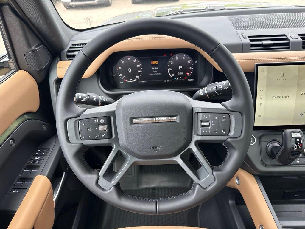 صورة 10 لـ 2026 LAND Rover DEFENDER P300 S