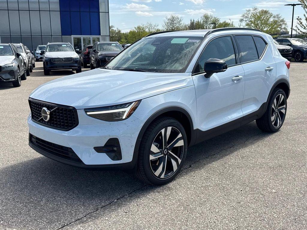 New 2026 Volvo XC40 Ultra, B5 AWD Gas (mild hybrid), Dark