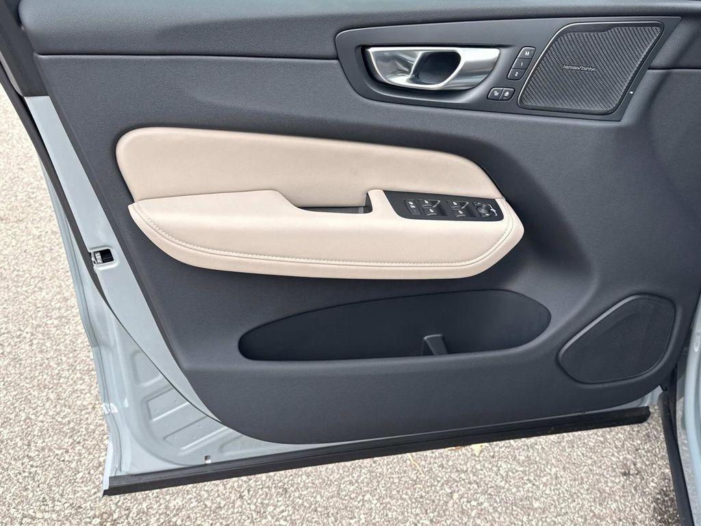 صورة مصغرة 16 لـ 2026 Volvo XC60 B5 PLUS