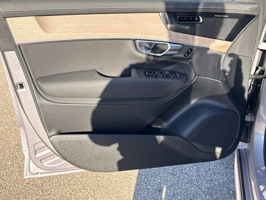 صورة مصغرة 16 لـ 2026 Volvo XC90 PLUS, B6 AWD GAS (MILD HYBRID), GASOLINE, BRI