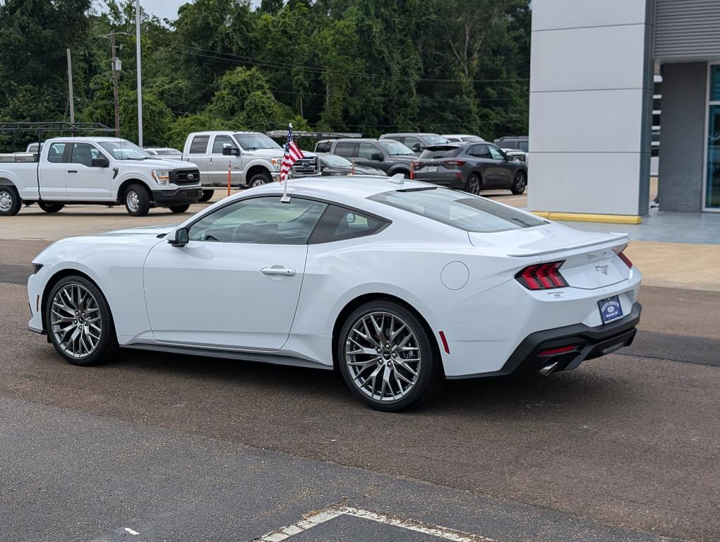 صورة 4 لـ 2026 FORD MUSTANG PREMIUM
