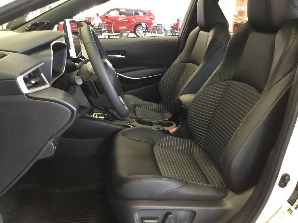 2026 Toyota COROLLA XSE photo 6