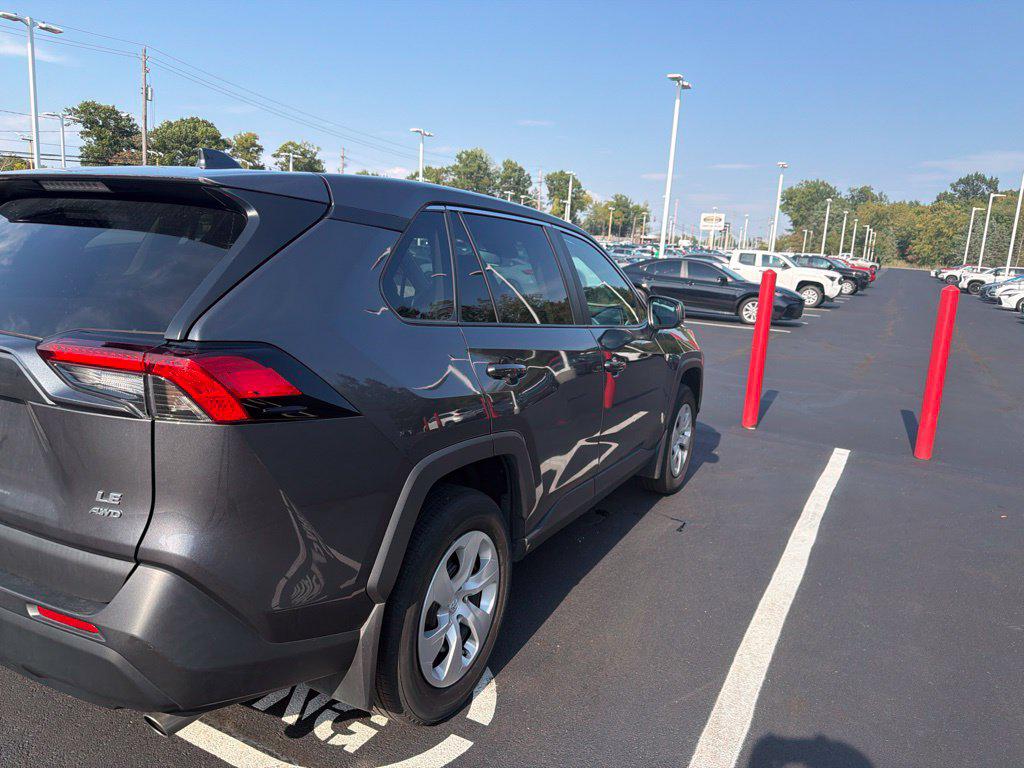 صورة 4 لـ 2023 Toyota RAV4 LE