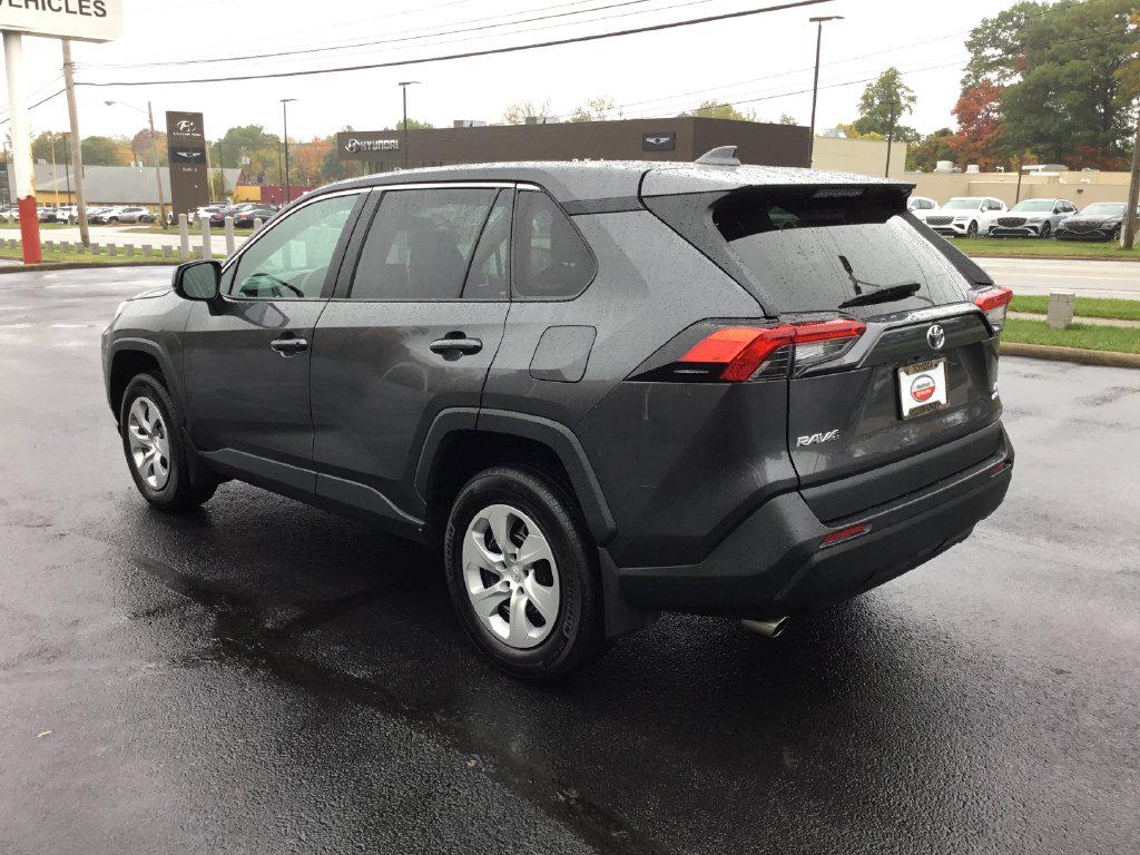 2023 Toyota RAV4 LE 照片 3