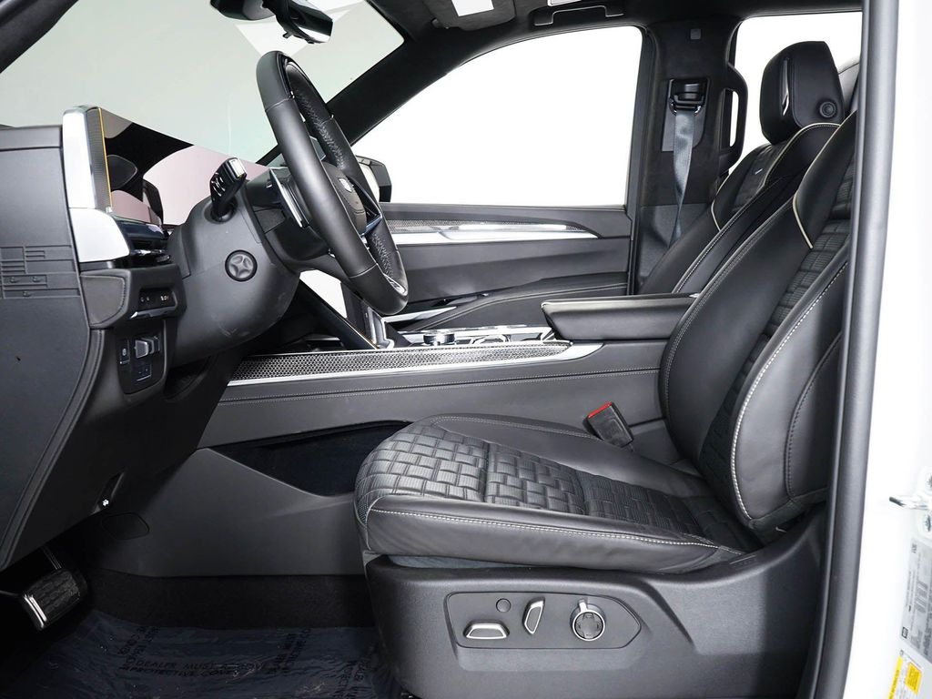2025 Cadillac ESCALADE V-SERIES — фото 5